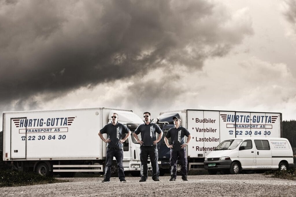 Tre ansatte og tre biler hos transportselskapet Hurtig Gutta Transport AS